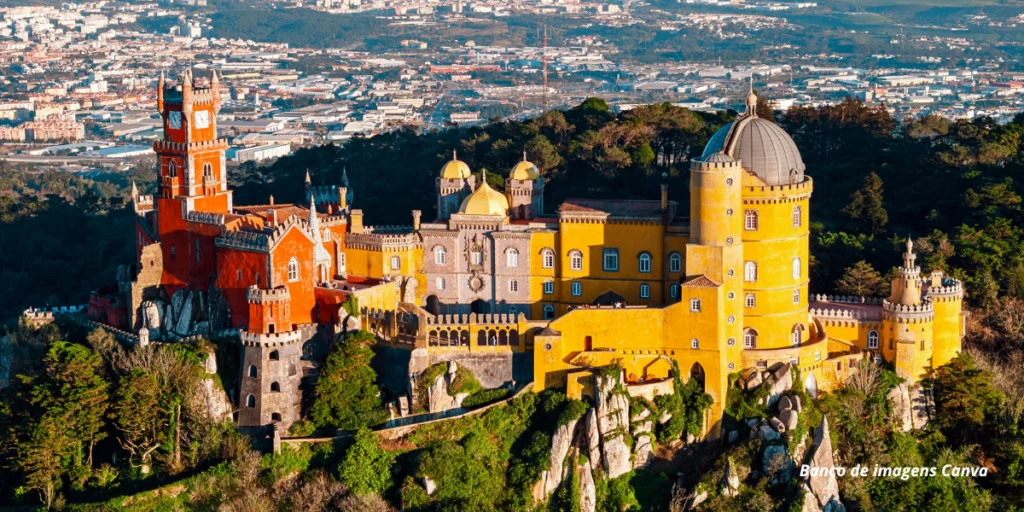 Palácio da Pena, em Sintra, a 30 km de Lisboa